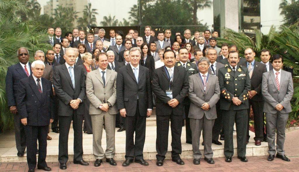 photo officielle du premier simposium a Lima